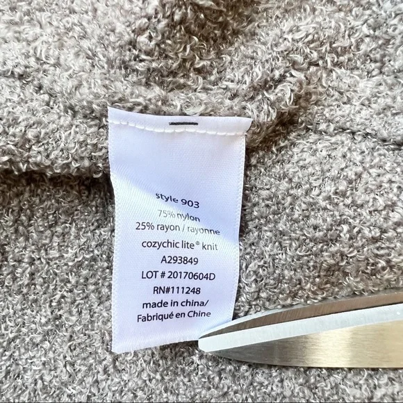 BAREFOOT DREAMS Taupe Cozychic Lite Island Wrap Cardigan size 2X MSRP $110 - Picture 8 of 9
